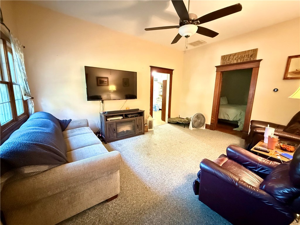 303 N Hopkins Street Property Photo 4