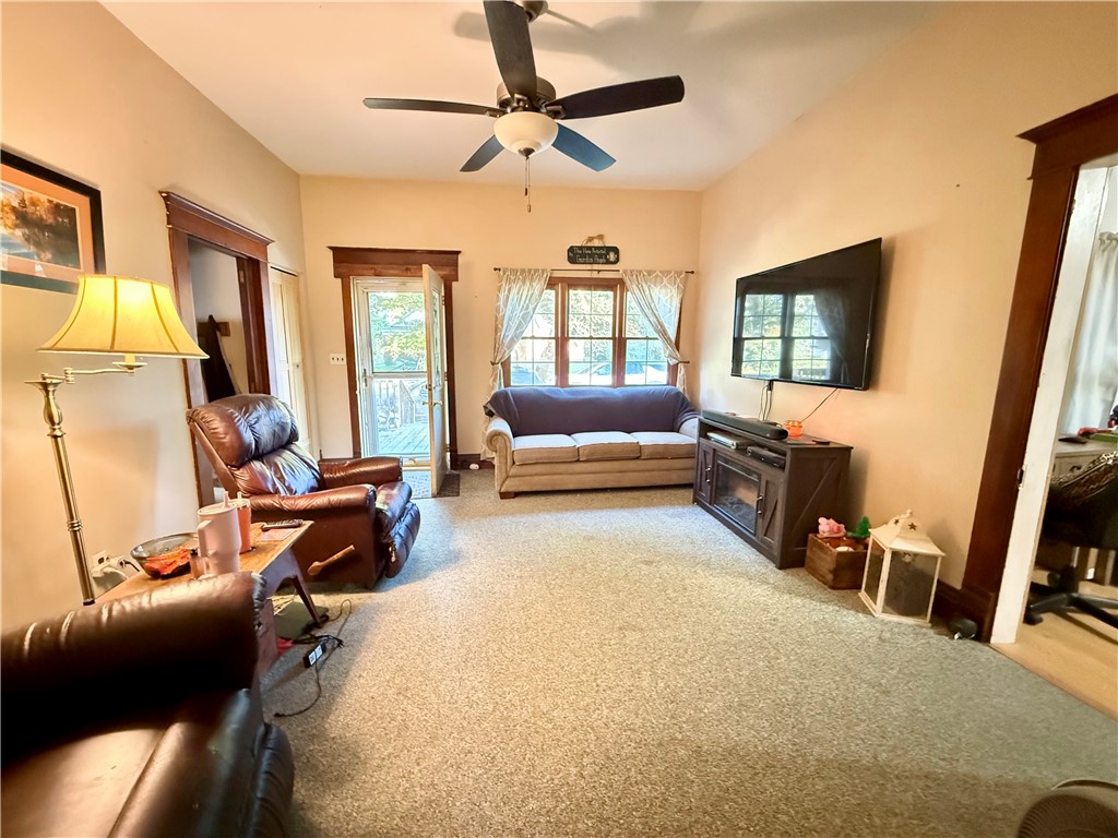 303 N Hopkins Street Property Photo 5