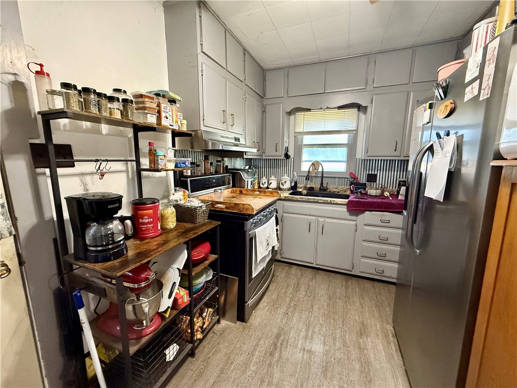 303 N Hopkins Street Property Photo 7