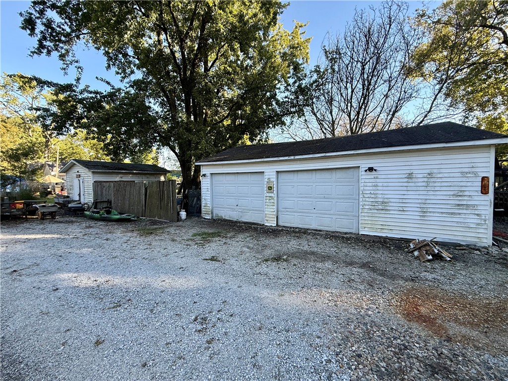 303 N Hopkins Street Property Photo 31