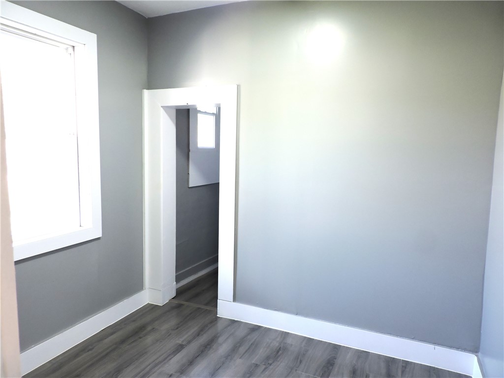 312 W 10th Street Property Photo 8