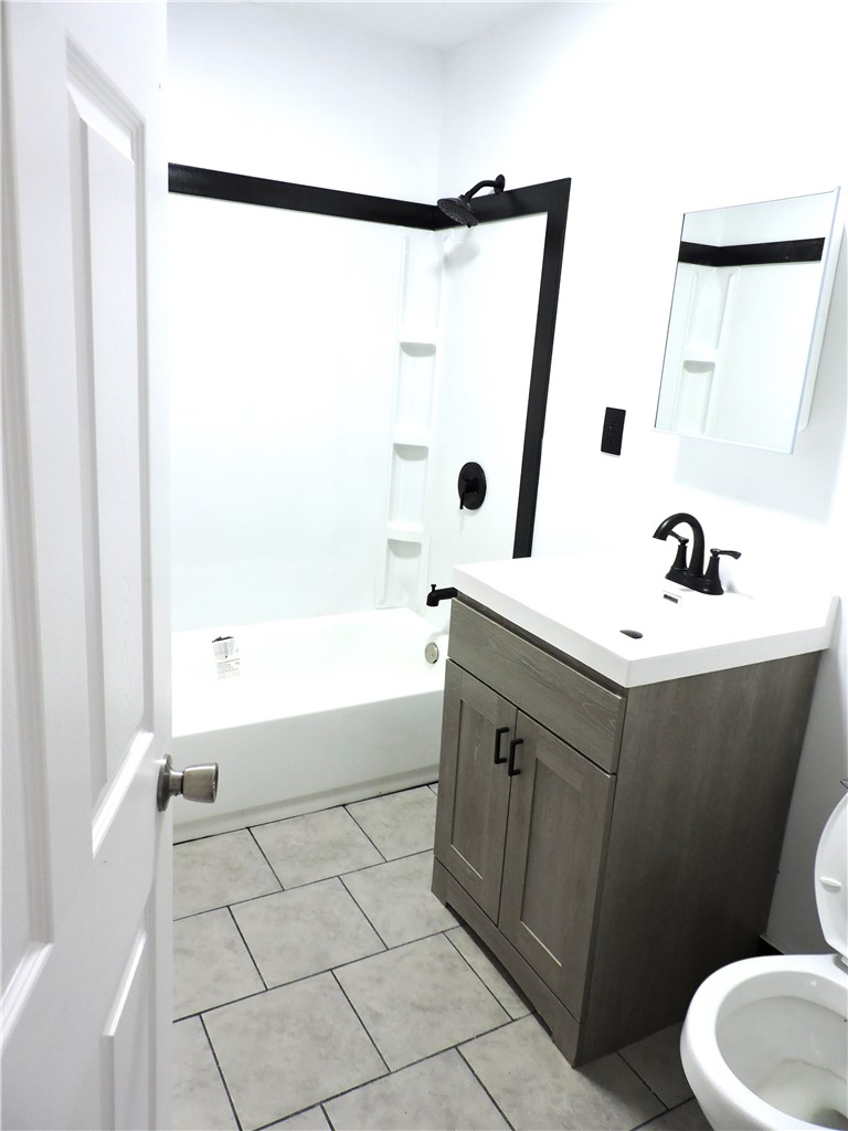 312 W 10th Street Property Photo 12