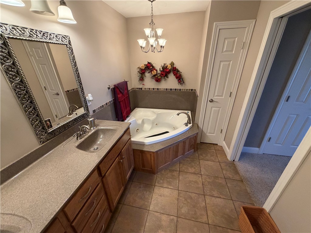 2085 E Hurricane Lane Property Photo 19