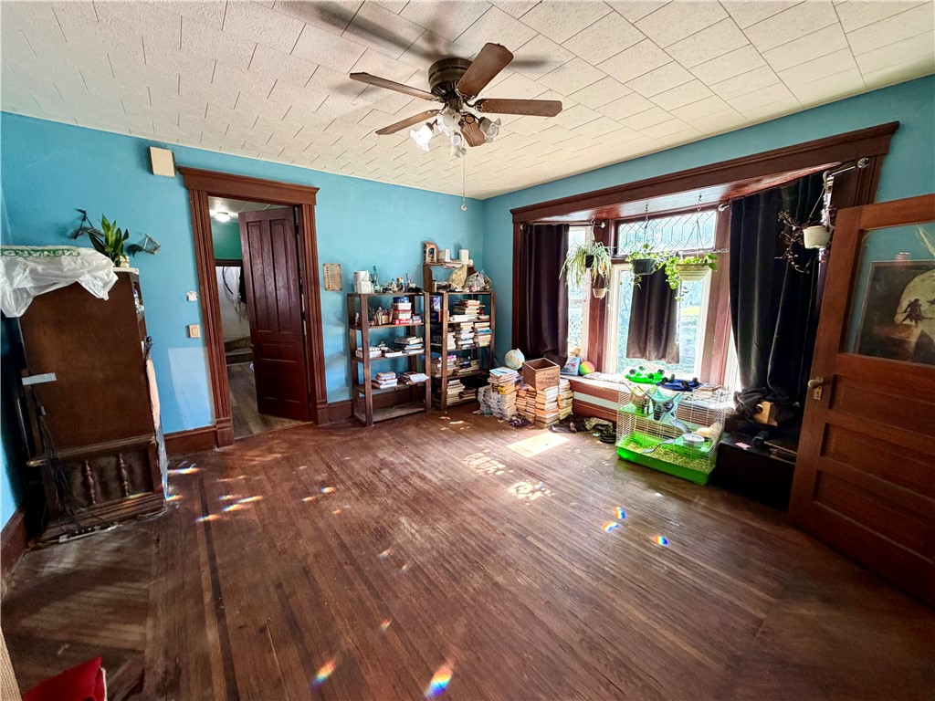 1127 N Griffin Street Property Photo 4