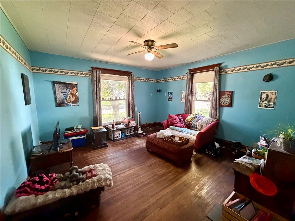 1127 N Griffin Street Property Photo 6