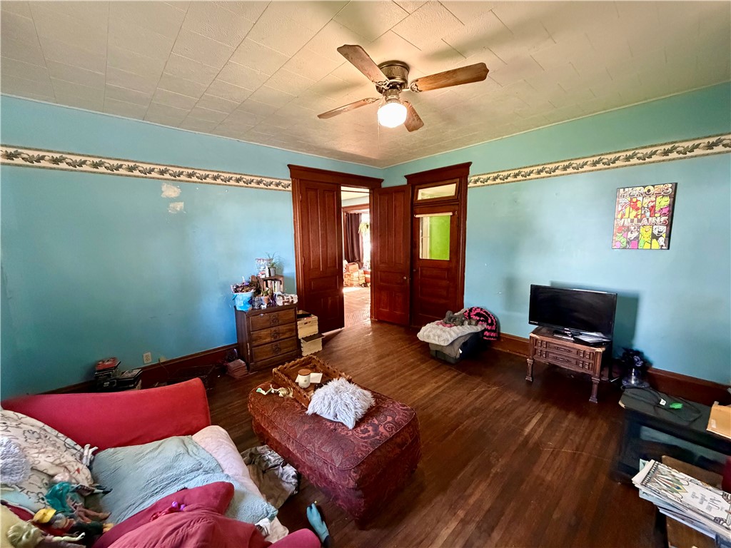 1127 N Griffin Street Property Photo 7