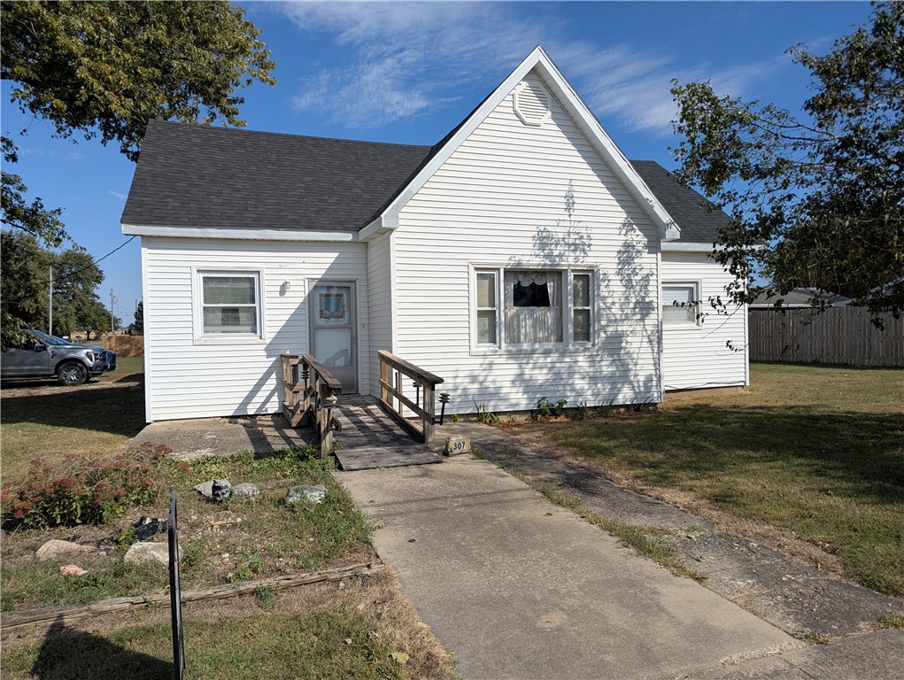 307 N Oakland Road Property Photo 1