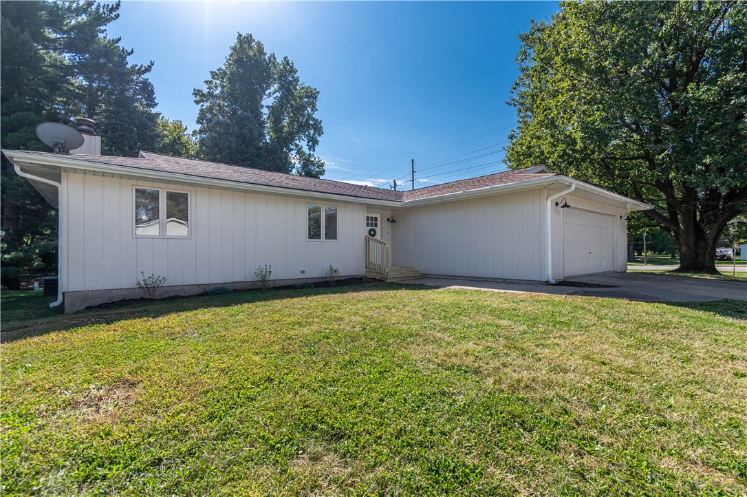 601 E Stella Drive Property Photo 1