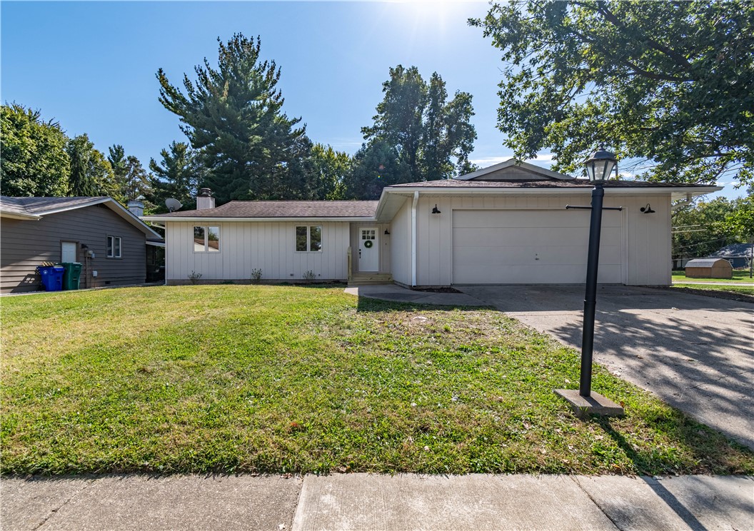 601 E Stella Drive Property Photo 2