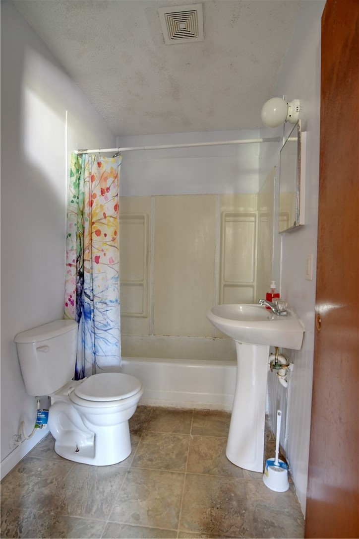 905 W Olive Street Property Photo 9