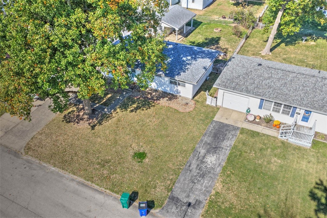 2222 Yorkshire Drive Property Photo 2