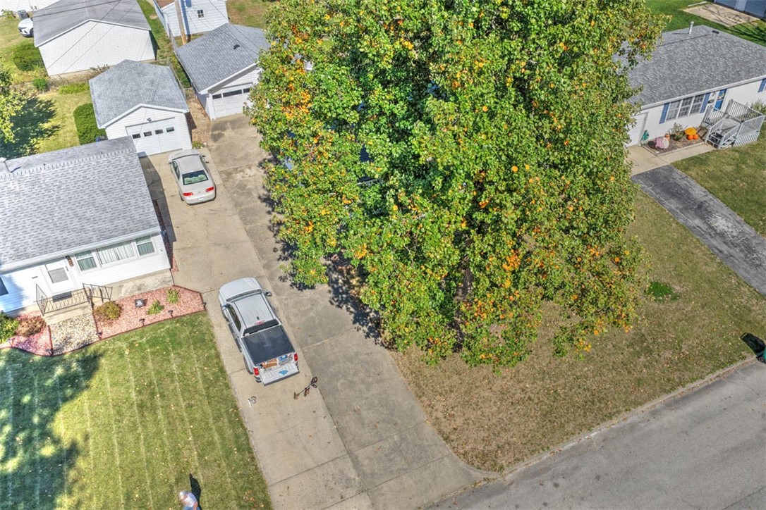 2222 Yorkshire Drive Property Photo 3