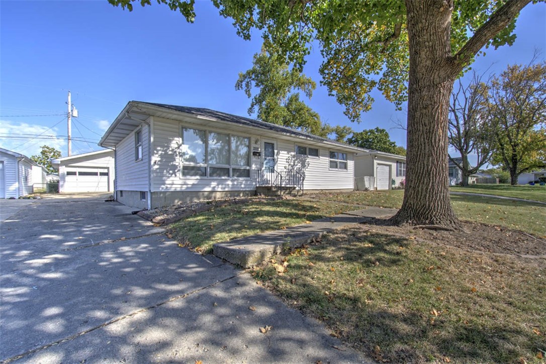 2222 Yorkshire Drive Property Photo 6