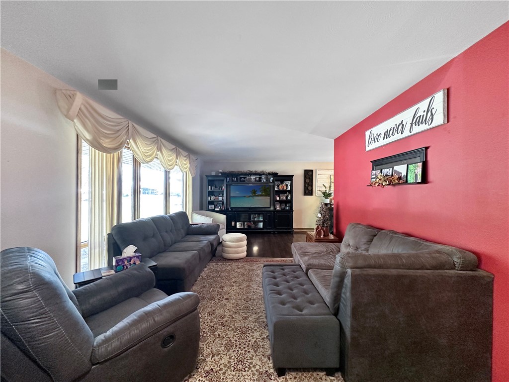 525 Cedar Lane Property Photo 4