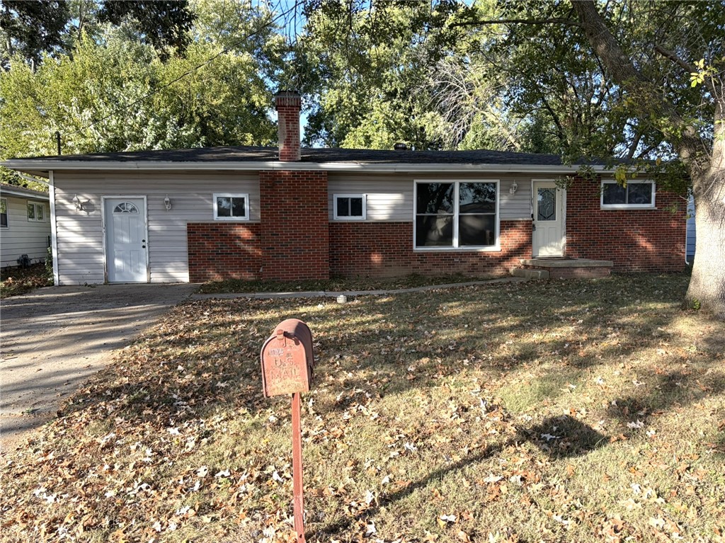 904 W Holiday Drive Property Photo 1