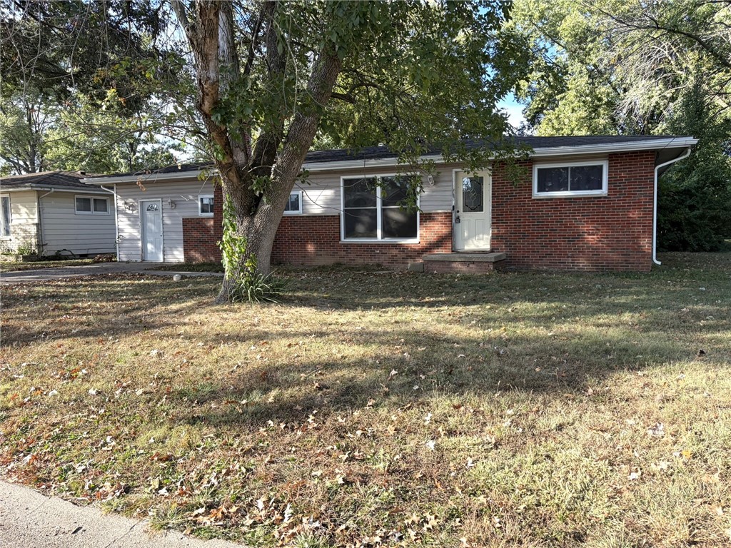 904 W Holiday Drive Property Photo 2