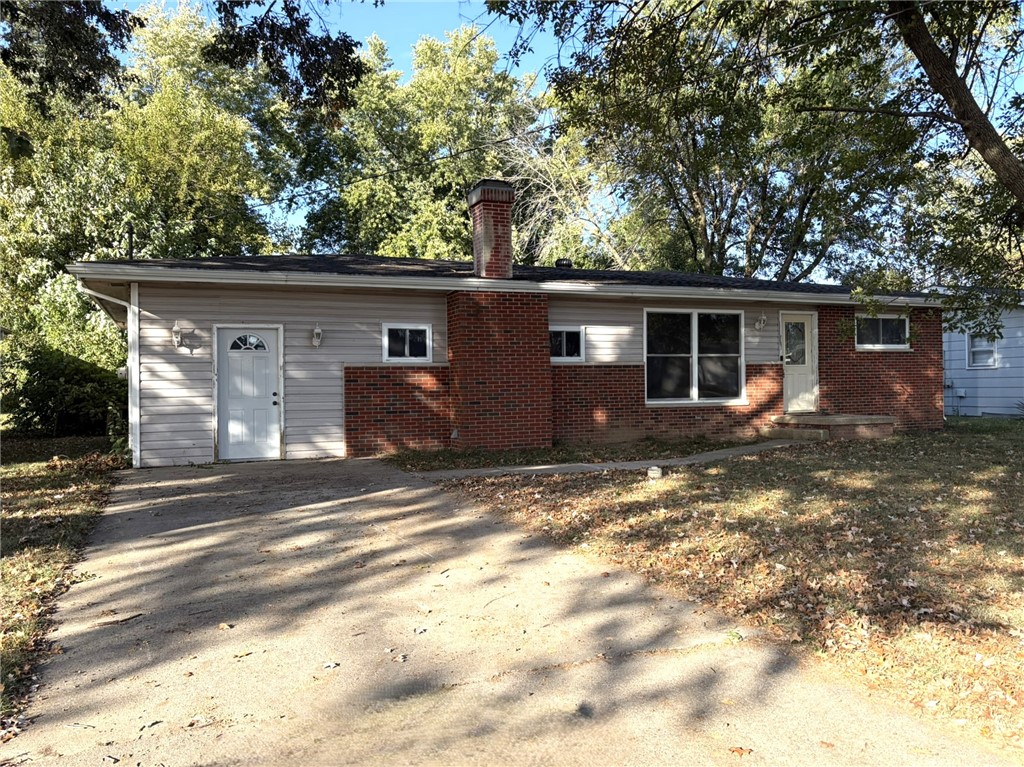 904 W Holiday Drive Property Photo 3