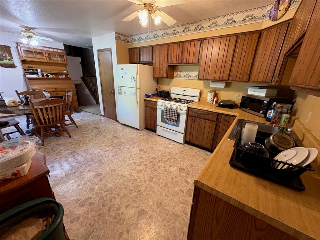 811 N Ash Street Property Photo 5