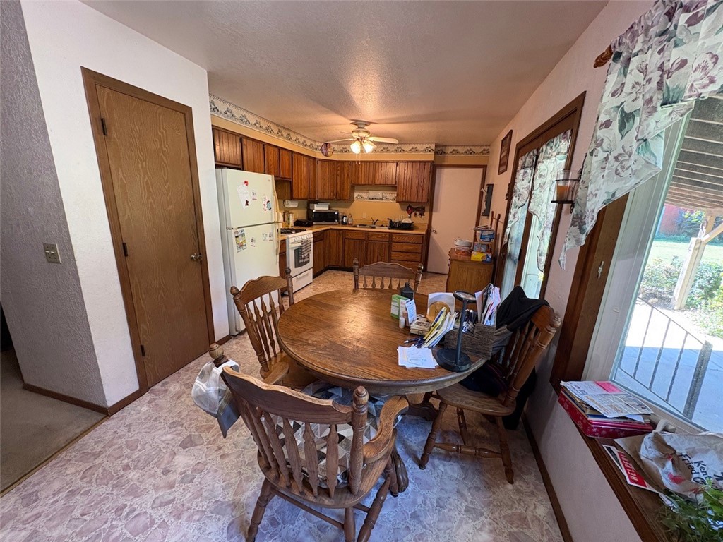 811 N Ash Street Property Photo 6