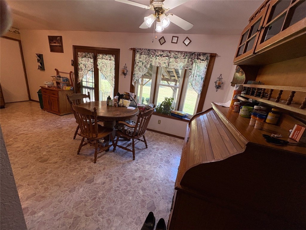 811 N Ash Street Property Photo 7