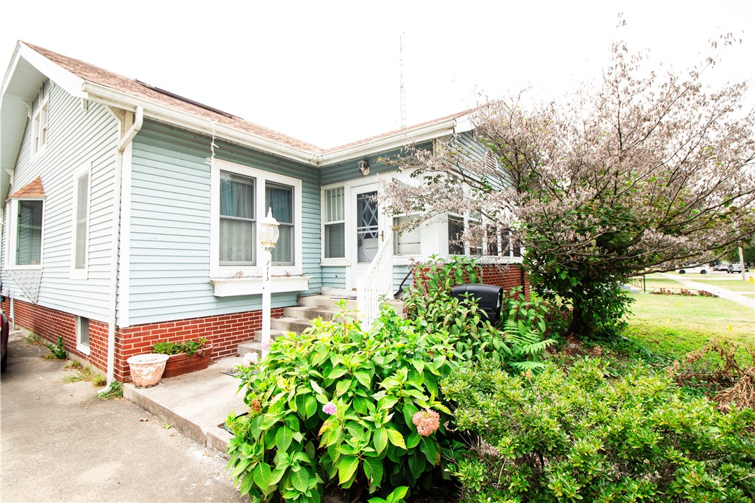 2713 Richmond Avenue Property Photo 1