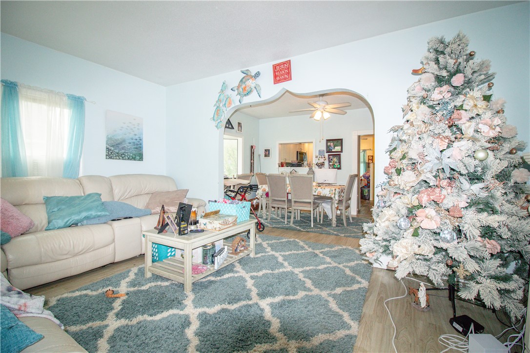 2713 Richmond Avenue Property Photo 3