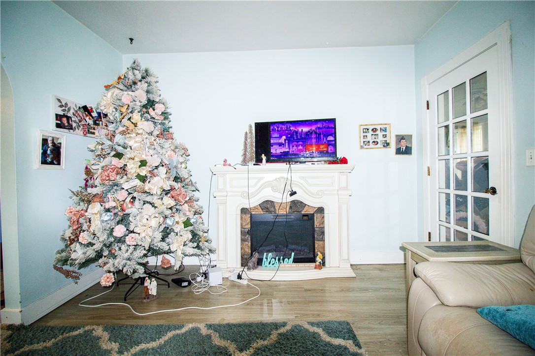 2713 Richmond Avenue Property Photo 4
