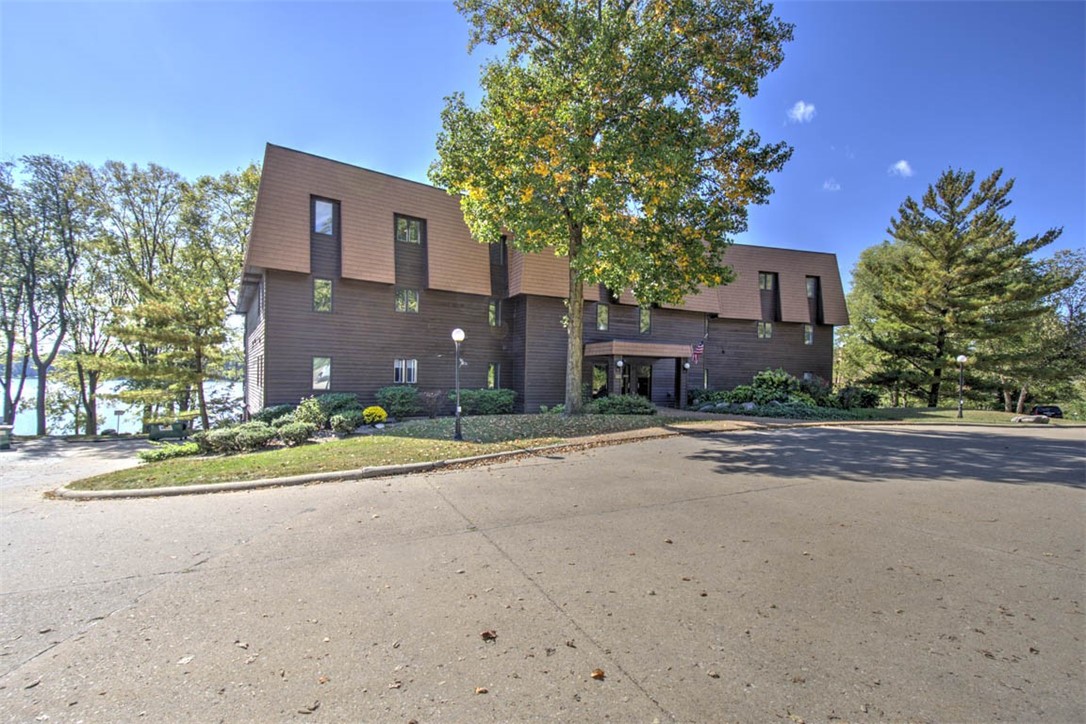 877 E Lake Shore Drive 2c Property Photo 1