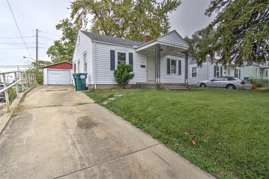 1595 Vanderhoof Street Property Photo 2