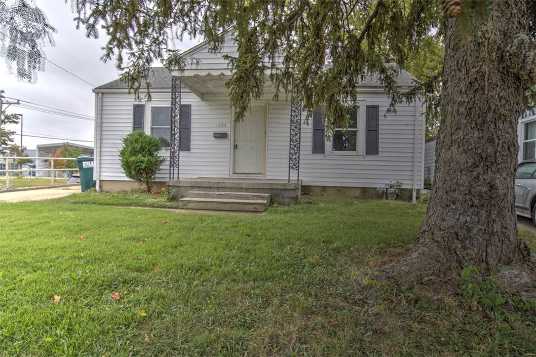 1595 Vanderhoof Street Property Photo 3