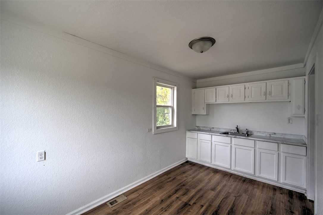 1595 Vanderhoof Street Property Photo 8