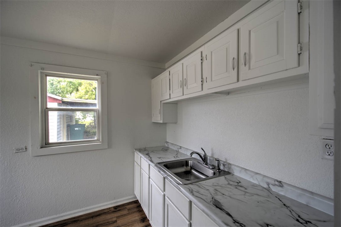 1595 Vanderhoof Street Property Photo 10