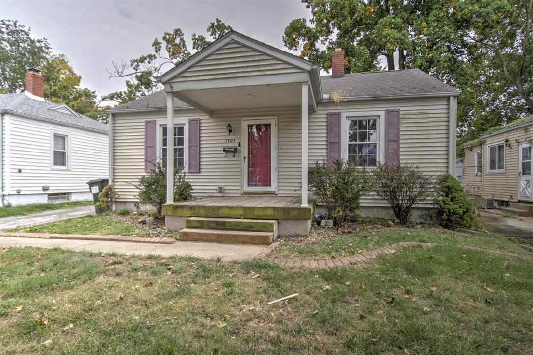 1423 Vanderhoof Street Property Photo 2