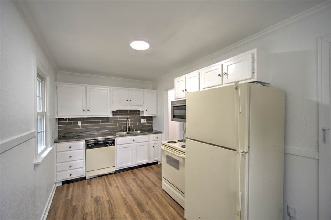 1423 Vanderhoof Street Property Photo 6