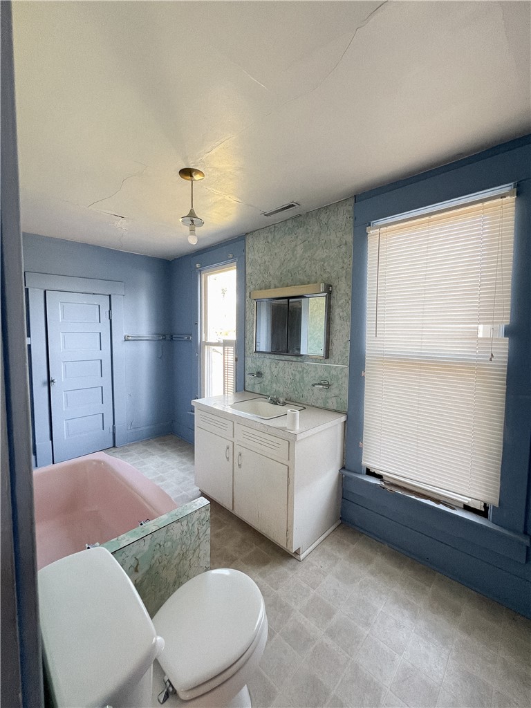 504 N Robb Street Property Photo 13
