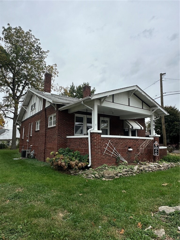 909 N Sherman Street Property Photo 2