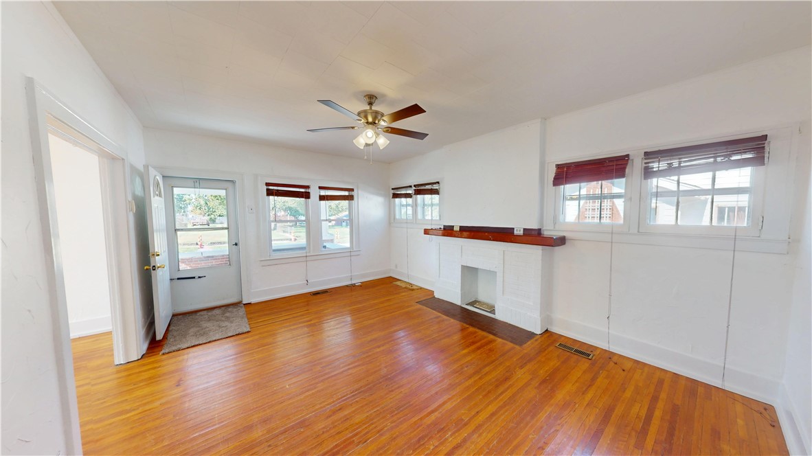 909 N Sherman Street Property Photo 6