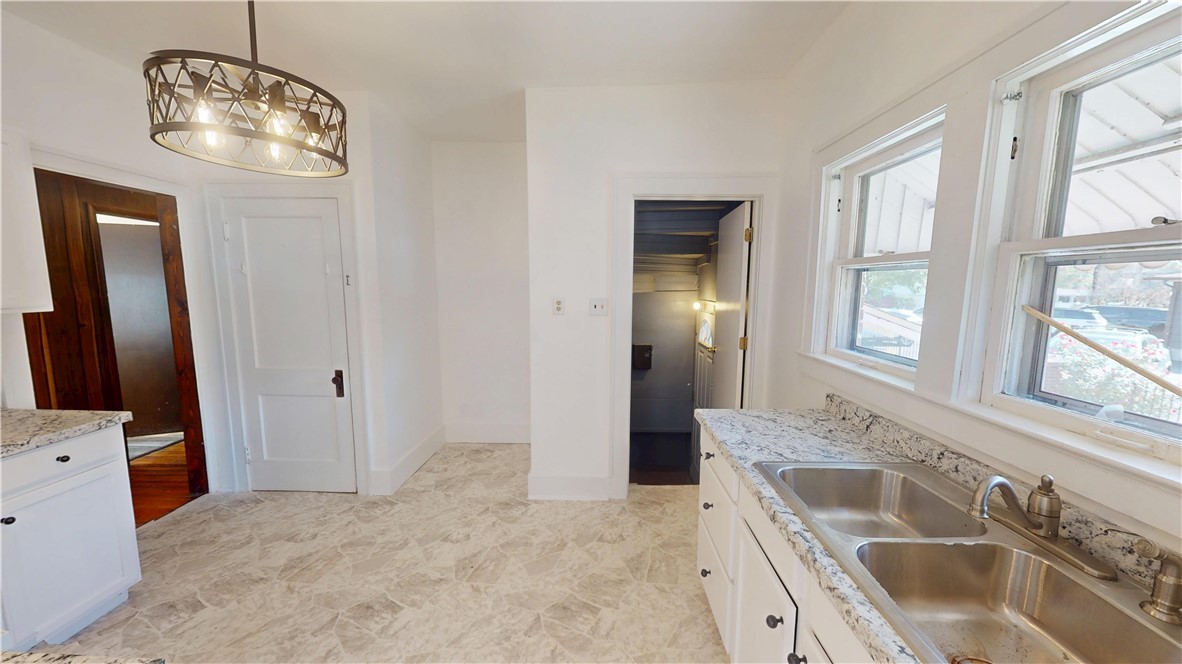 909 N Sherman Street Property Photo 15