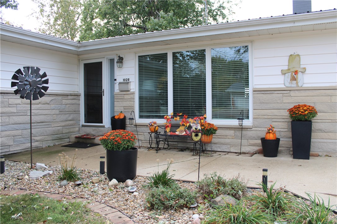 1028 W Northland Drive Property Photo 2