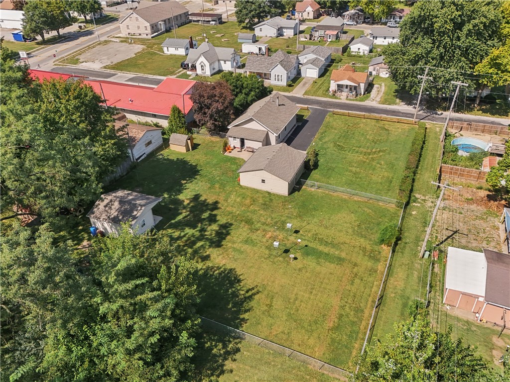 108 E 7th Street Property Photo 32