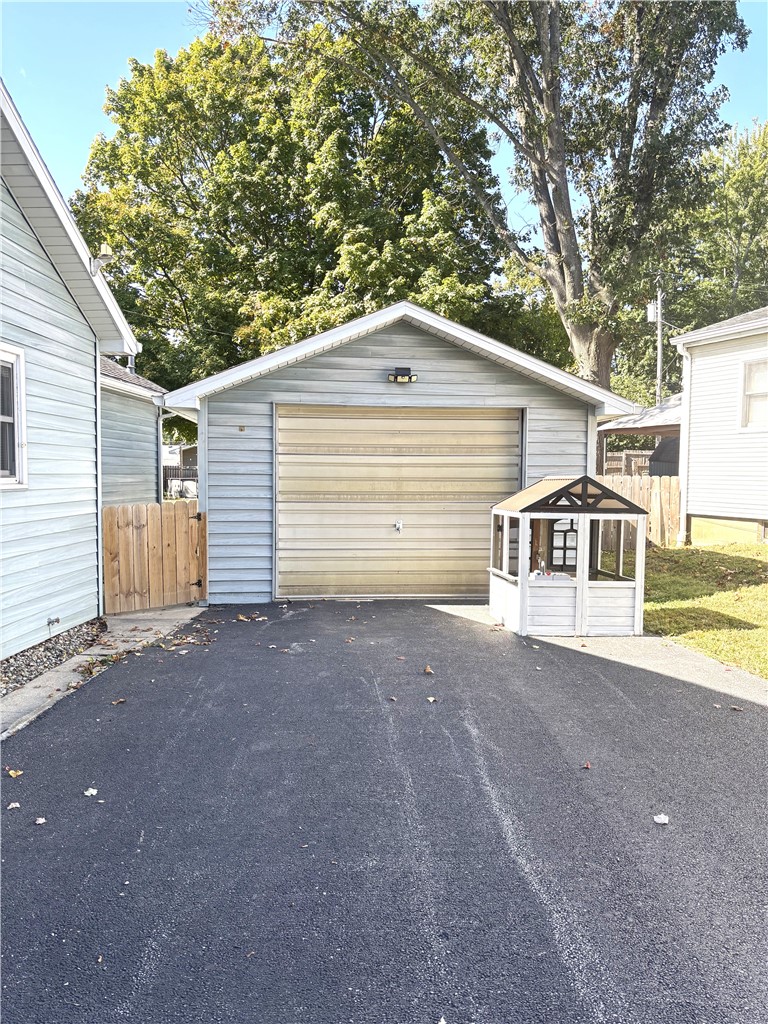 616 S Spruce Street Property Photo 4
