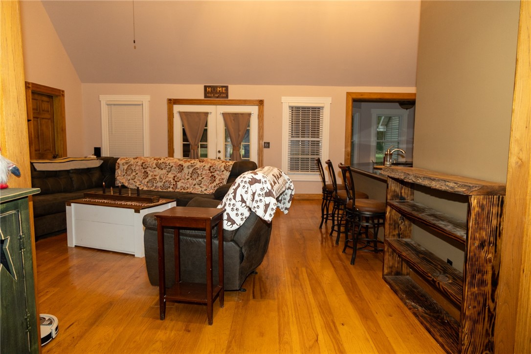 565 Ross Lane Property Photo 4