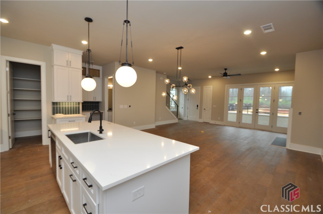 1121 Watson Lane Property Photo 8