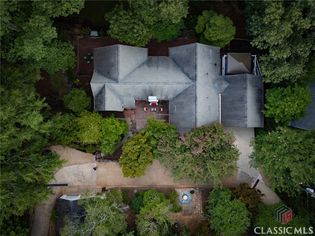 591 Milledge Terrace Property Photo 3