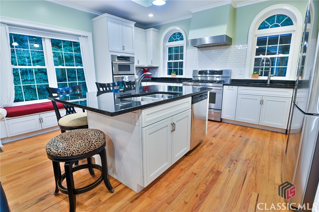 591 Milledge Terrace Property Photo 15