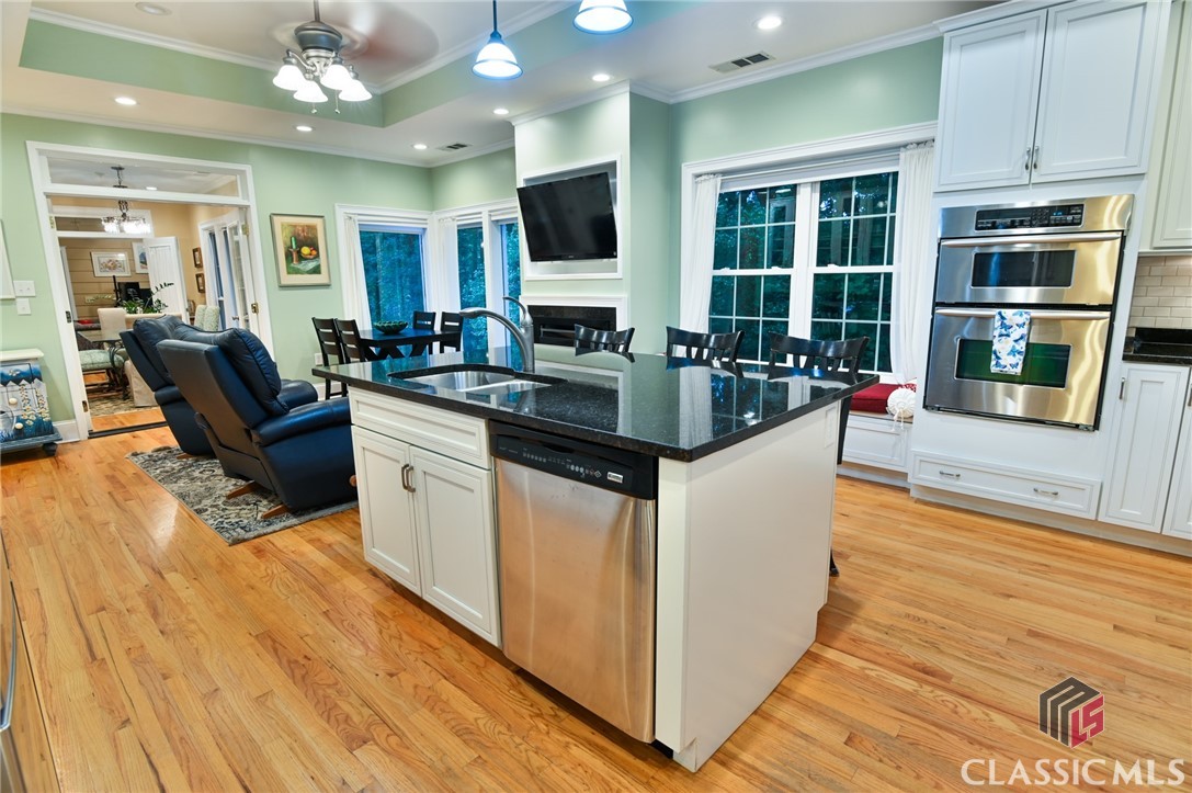 591 Milledge Terrace Property Photo 17