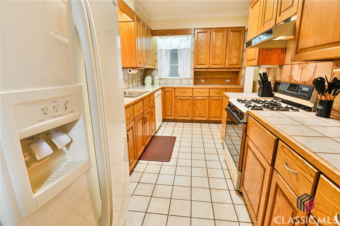 591 Milledge Terrace Property Photo 43