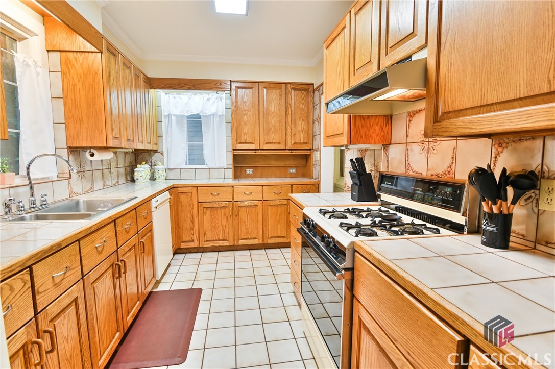591 Milledge Terrace Property Photo 44