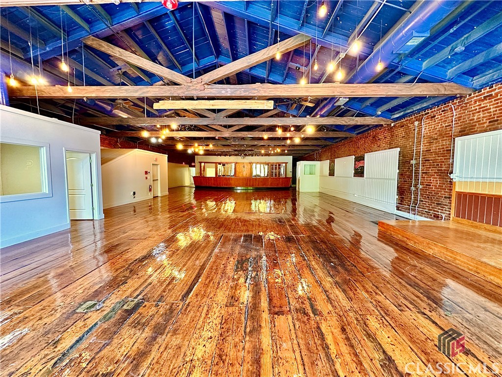 314 E Washington Street Property Photo 4