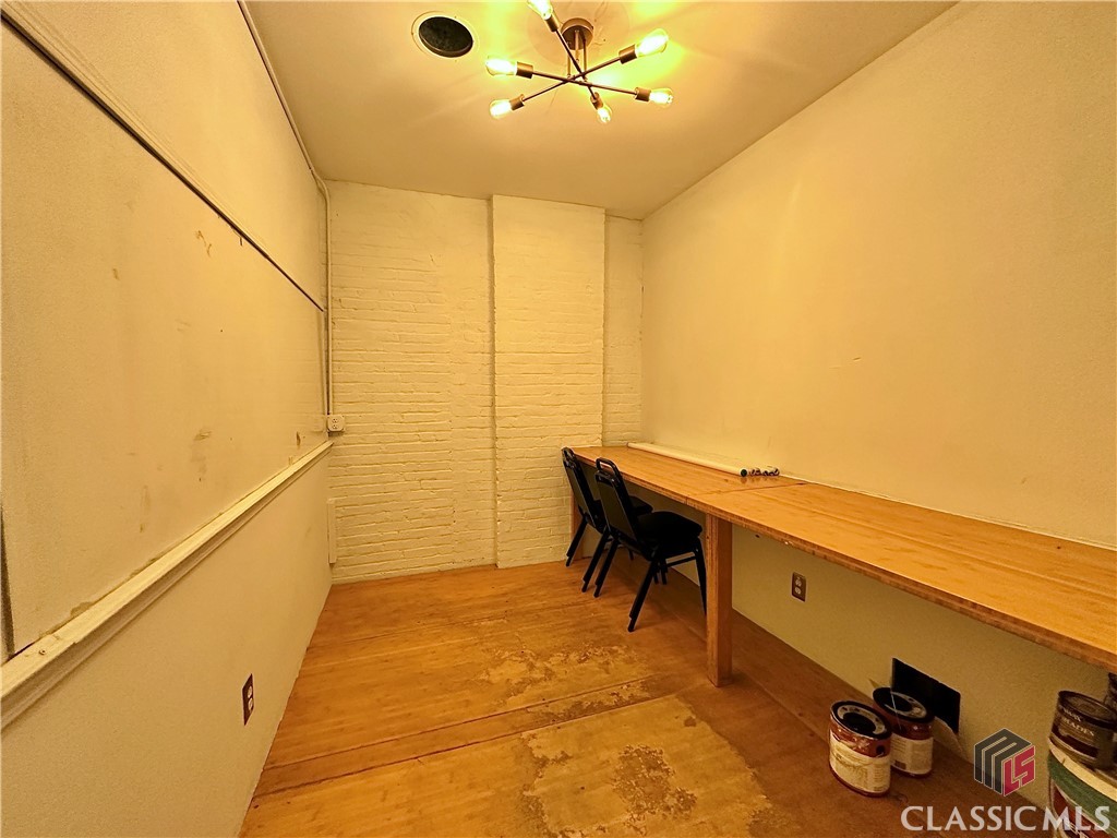 314 E Washington Street Property Photo 11